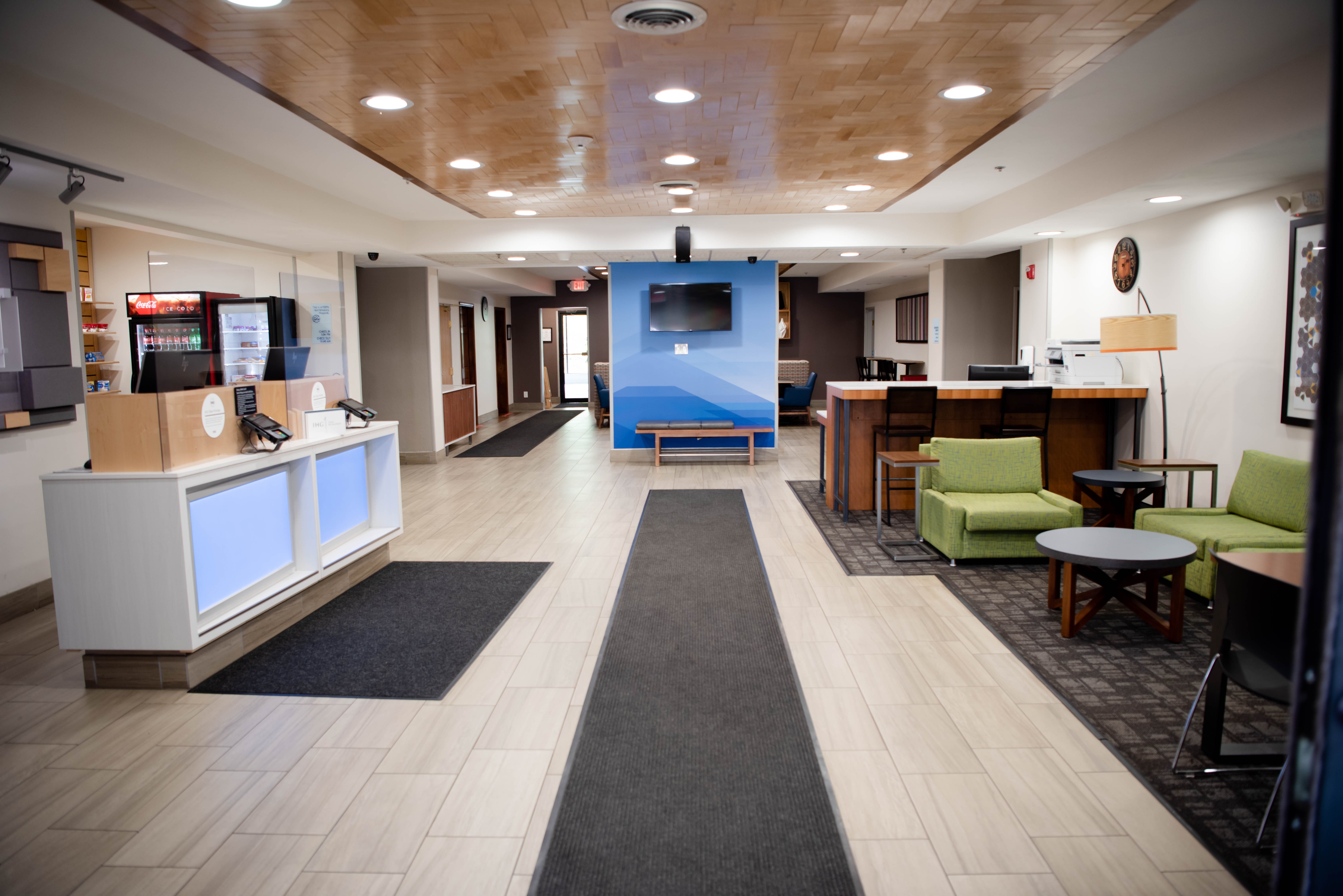 Holiday Inn Express Winfield 9/50