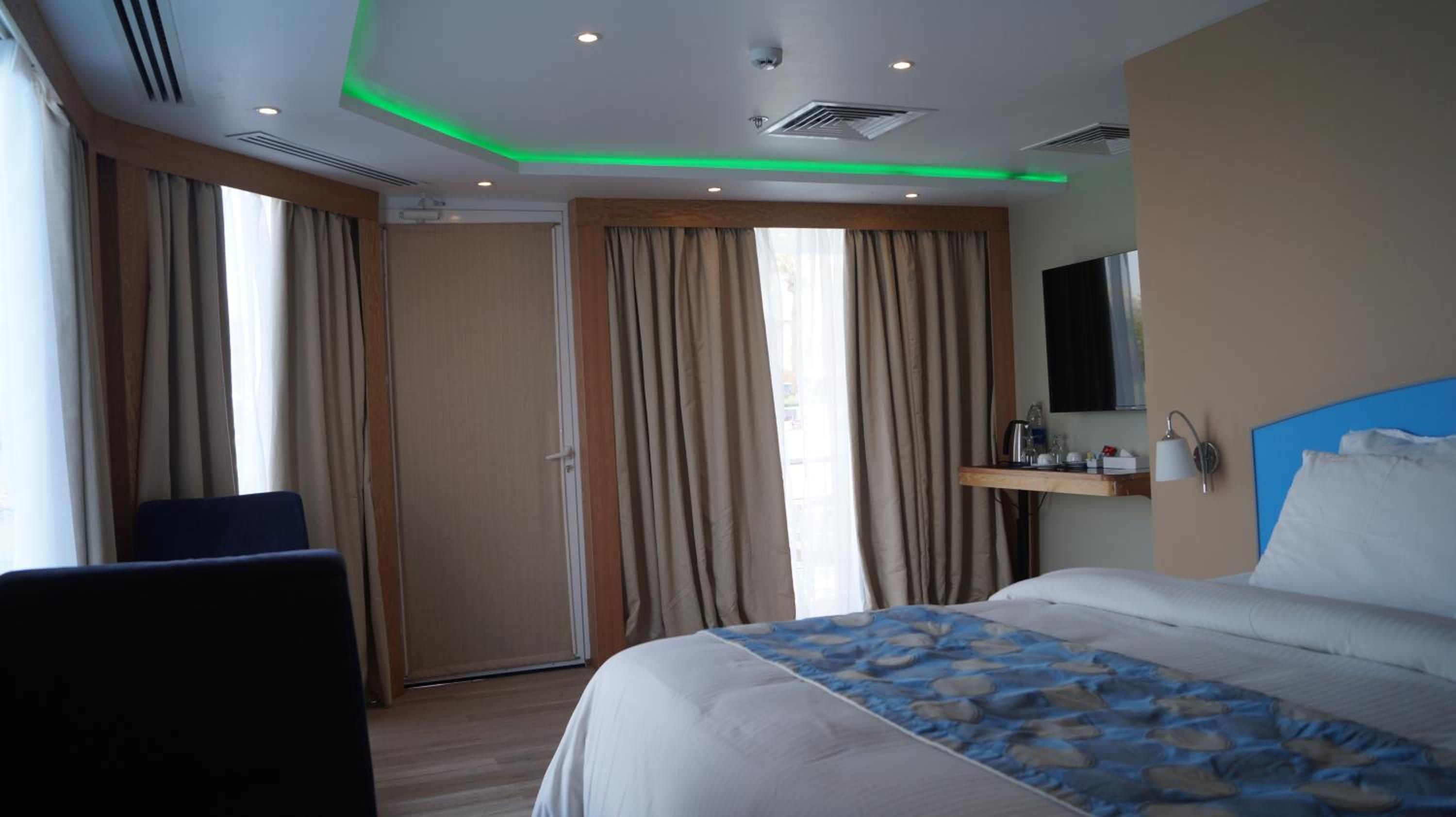 C Hotel 18/49