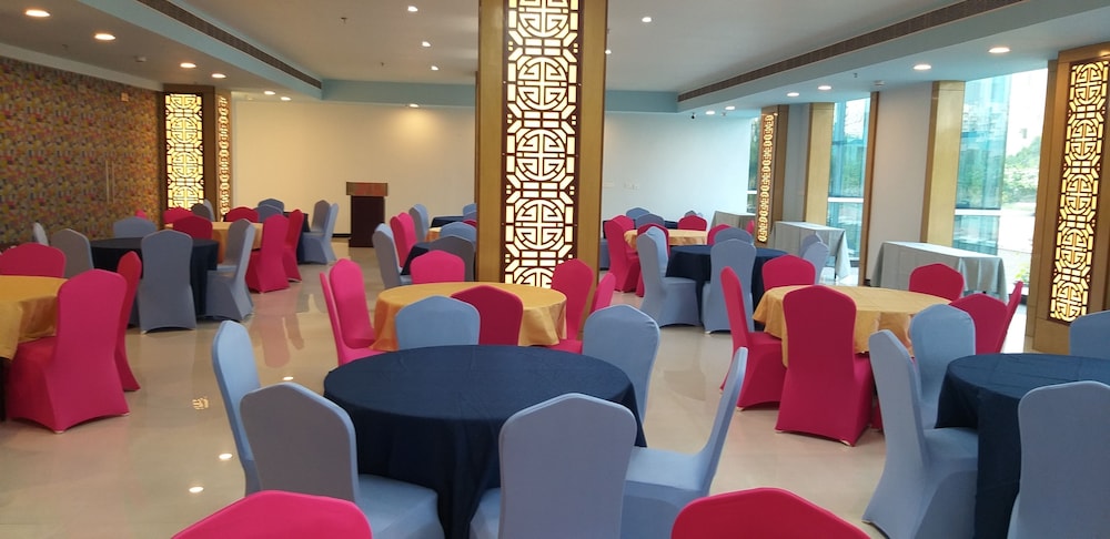 Aristocrat Hotel 33/40