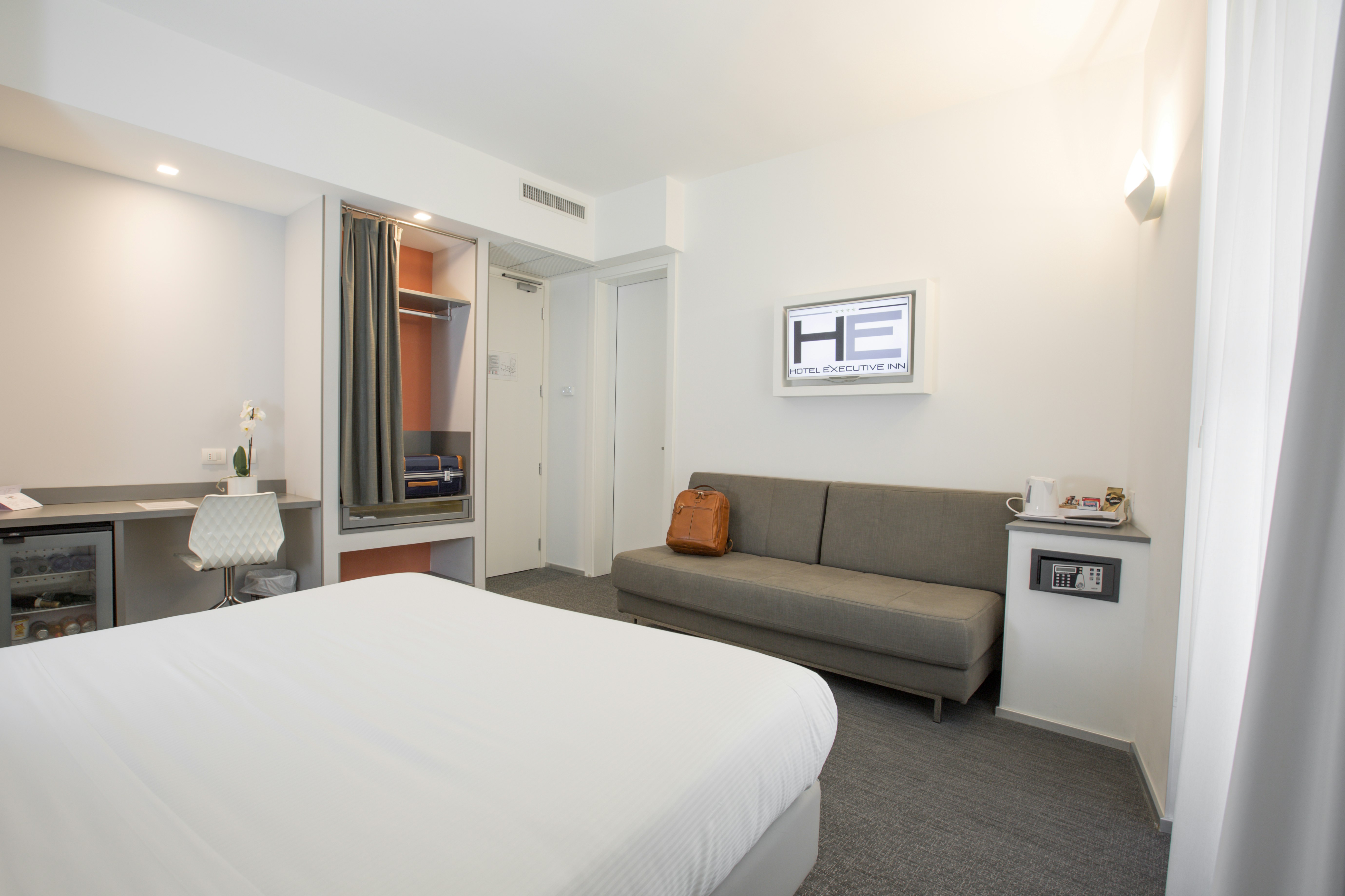 Hotel Executive Inn 15/61