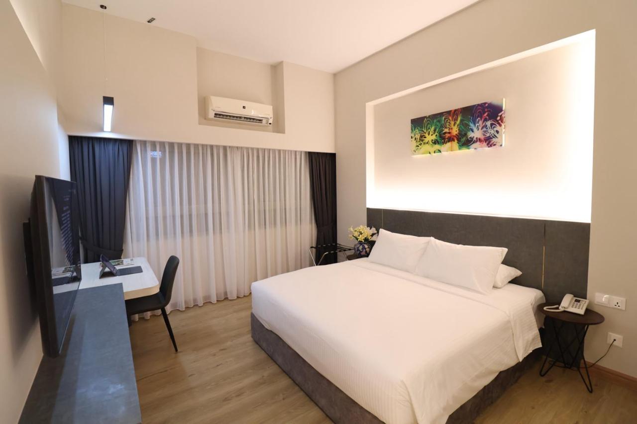 Crown Regency Serviced Suites 9/39