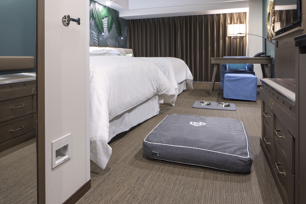 غرفة بسريرين مزدوجين يُسمح فيها بالحيوانات الأليفة، Sheraton Grande Tokyo Bay Hotel 5/7