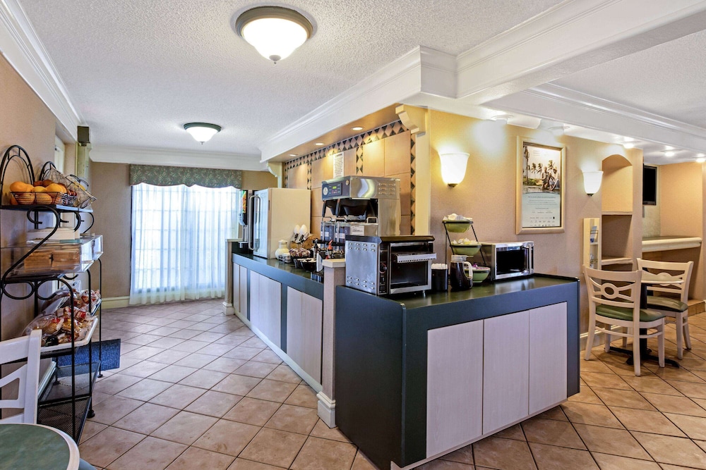 La Quinta Inn Stockton 11/53