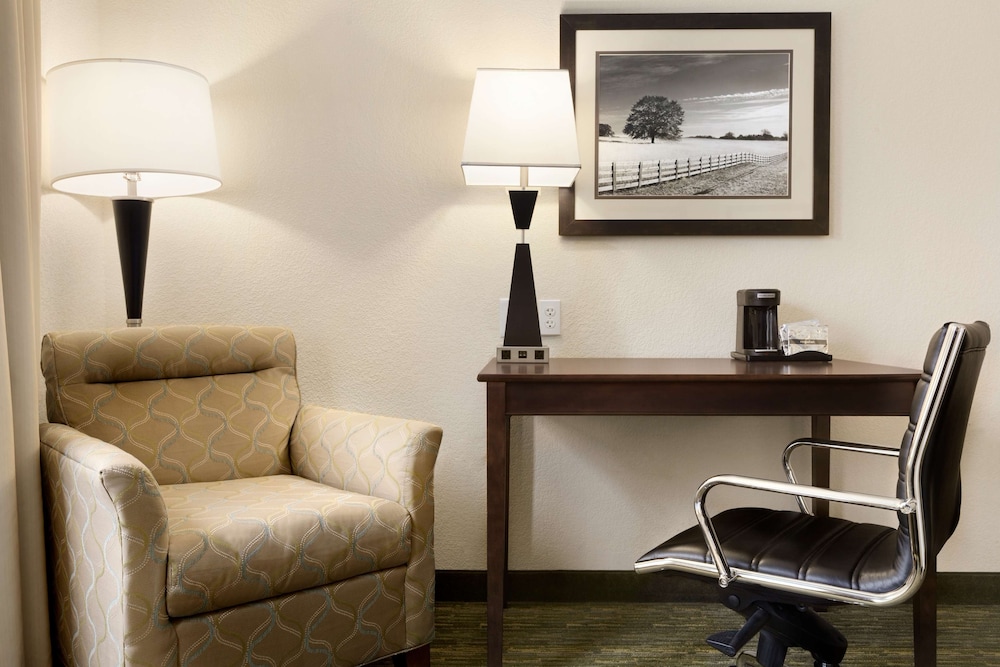 Hampton Inn Dover 47/55