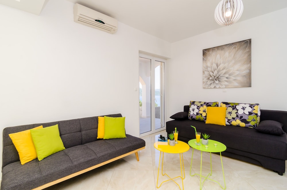 Apartments A&amp;M 24/45