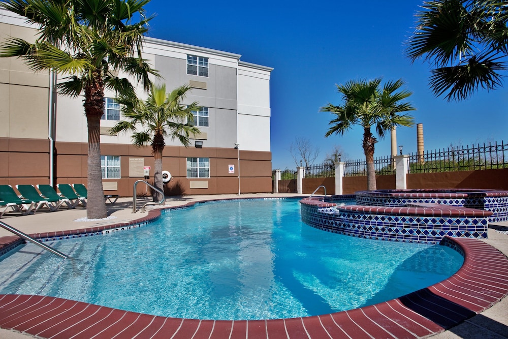 Candlewood Suites Galveston 7/53