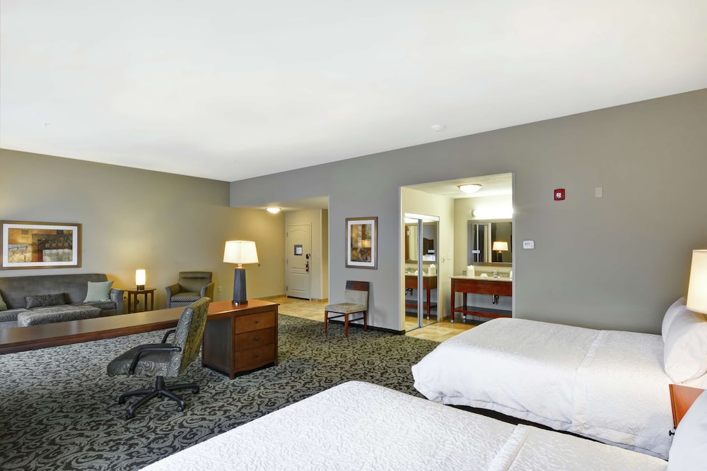 Hampton Inn and Suites New Hartford 29/64