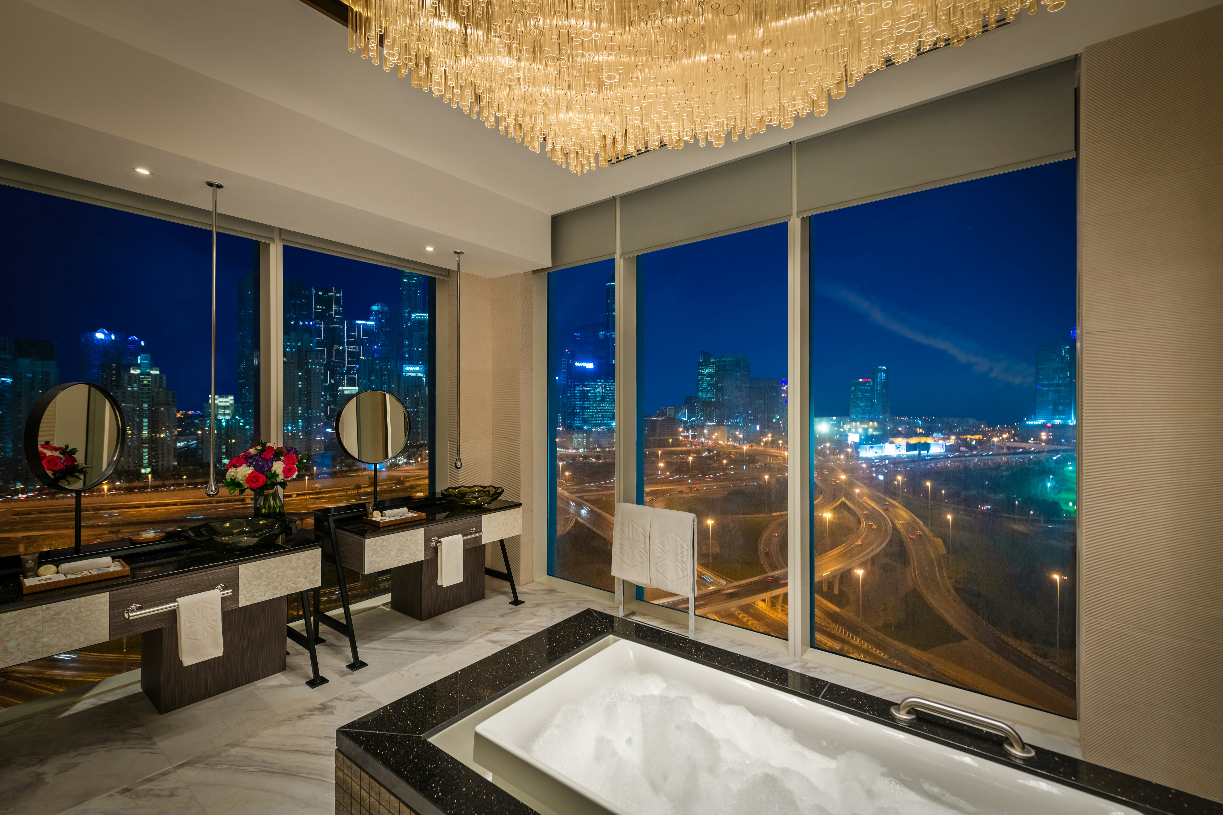 Taj Jumeirah Lakes Towers 55/77