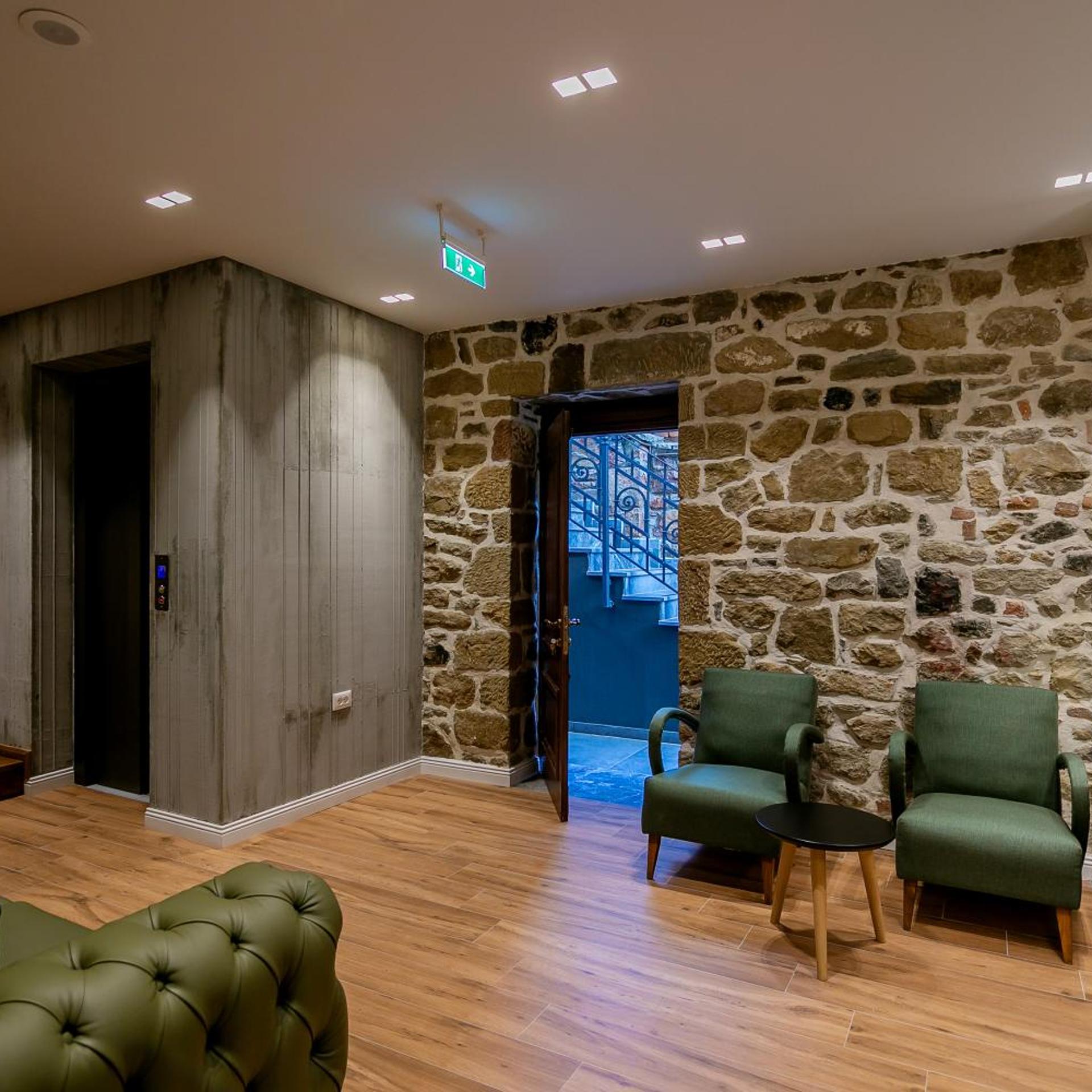 Vecchia Boutique Hotel 49/69