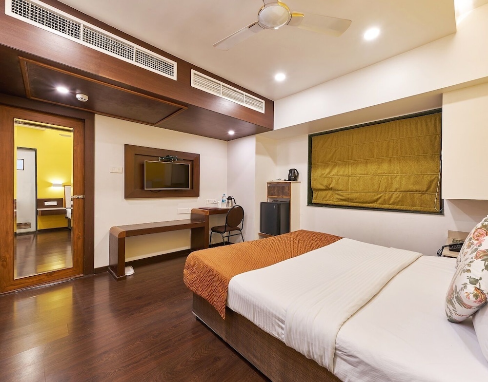 Hotel Vrishali Executive 10/61