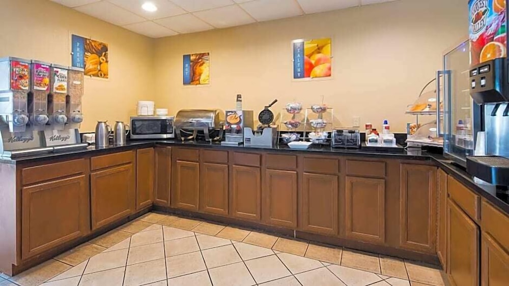 Country Inn & Suites by Radisson, Pickerington, OH 37/47