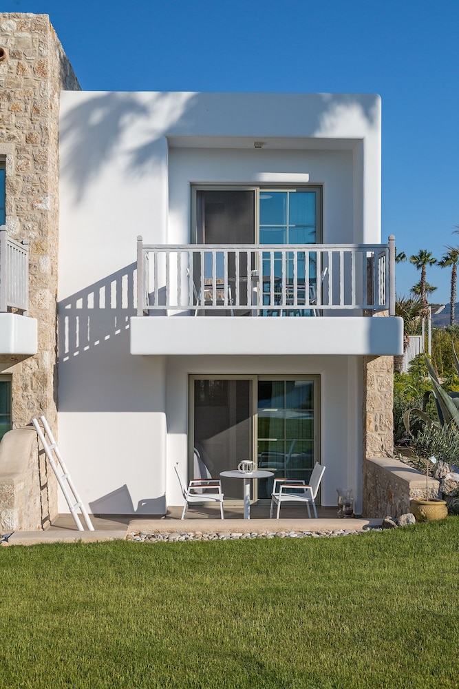 White Pearls Luxury Suites - Adults Only 2/69