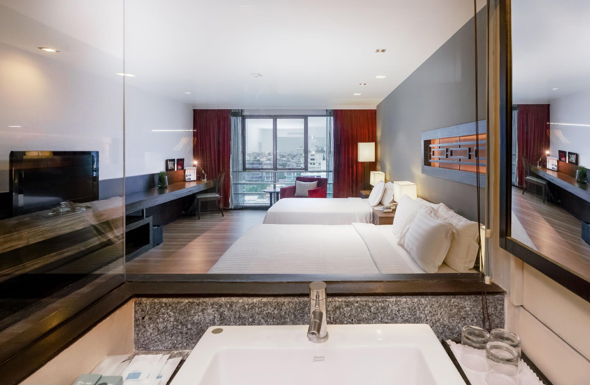 SUPERIOR ROOM