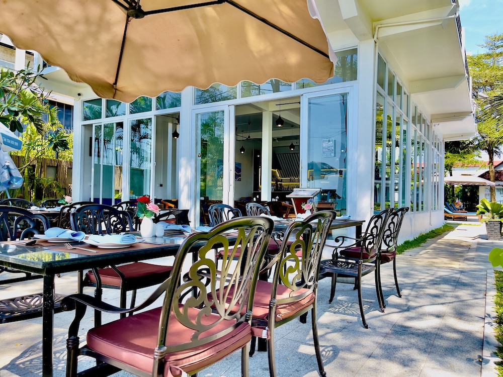 Sea Breeze Resort 25/50