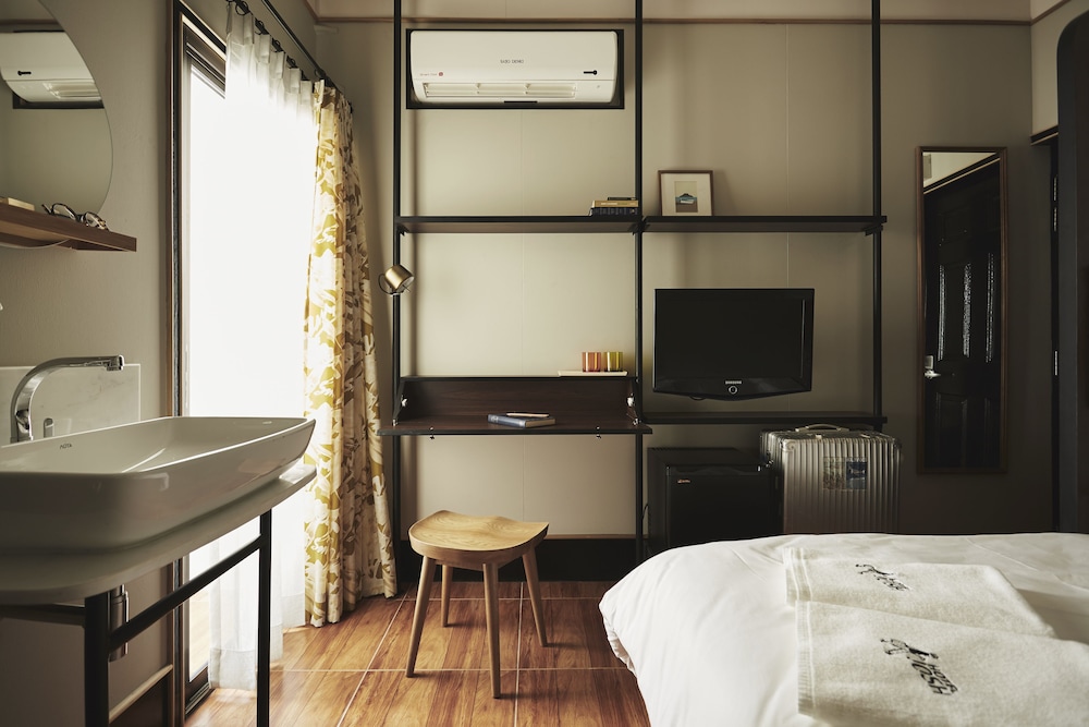 JOSH HOTEL 27/71