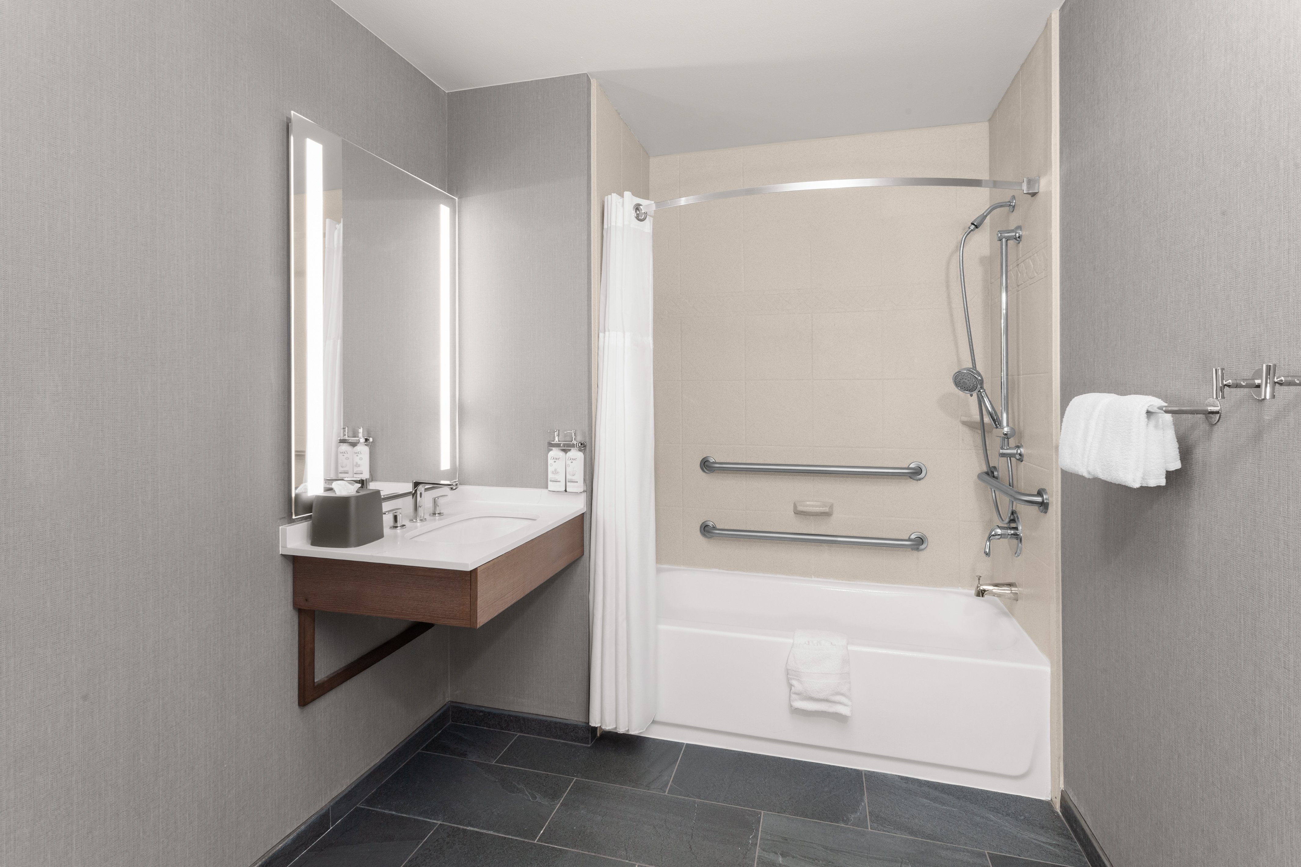 Staybridge Suites Lansing-Okemos 84/84