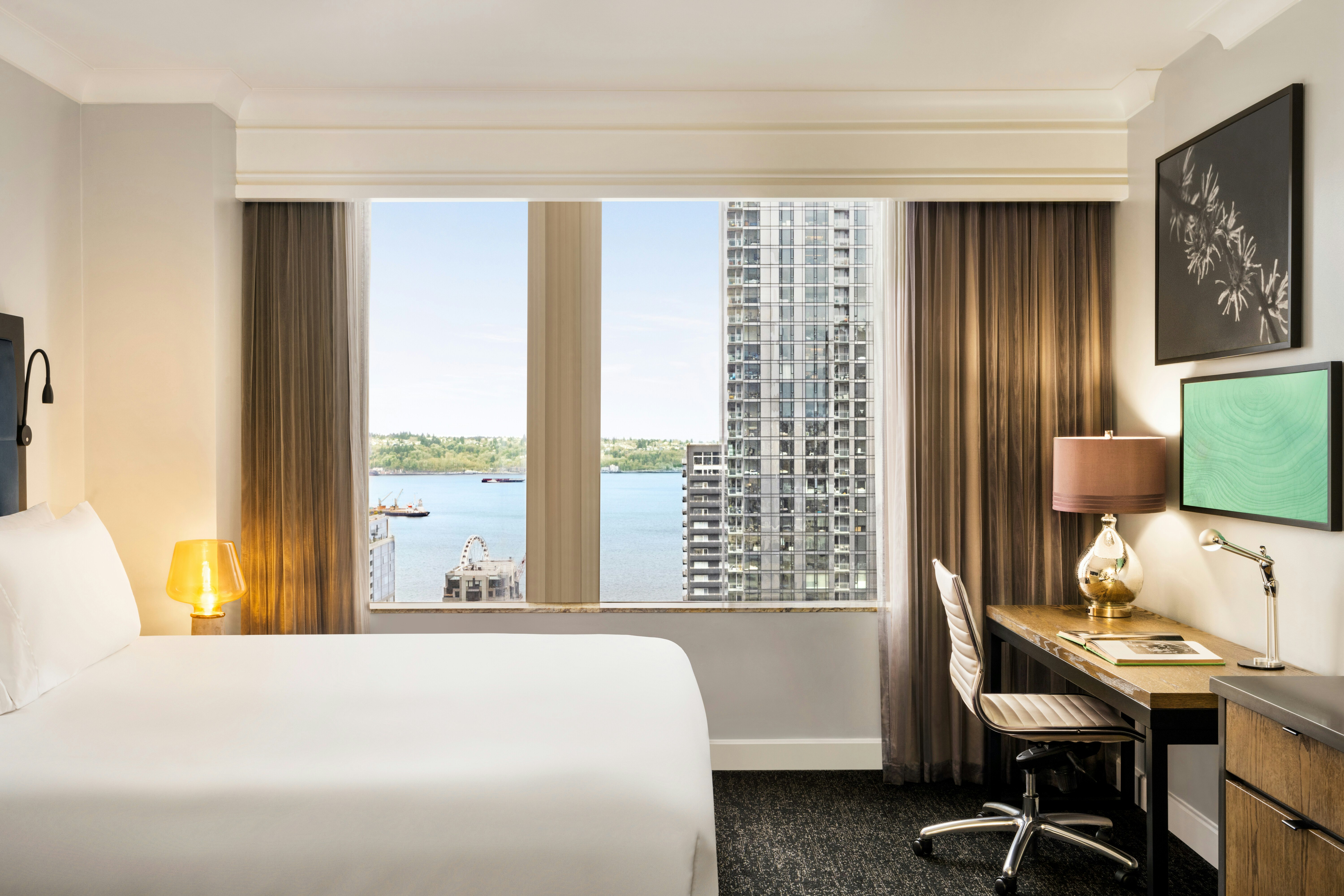 ROOM, KING BED, WATER VIEW