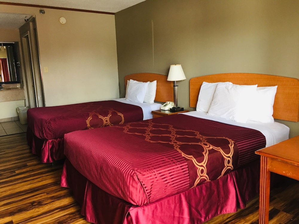Bear Mount Inn And Suites 13/40