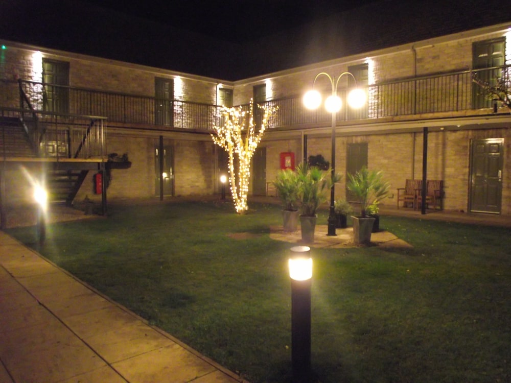 Sturdy's Castle Country Inn 41/47