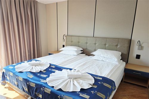 ROOM, DOUBLE BED