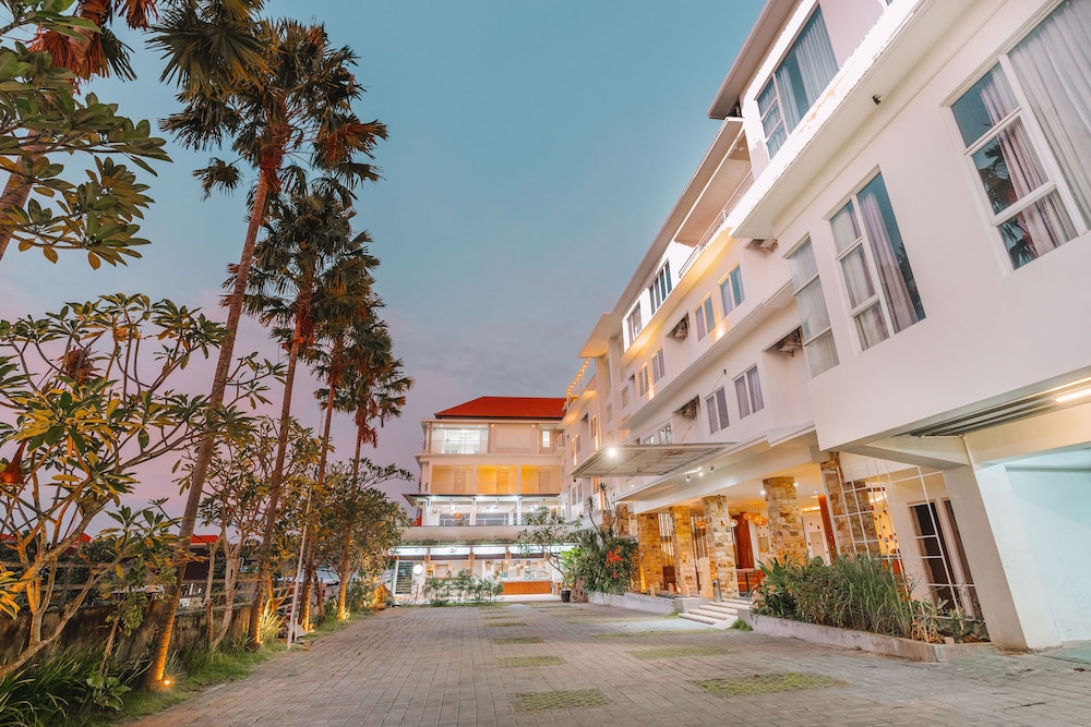 The Salak Hotel 7/45