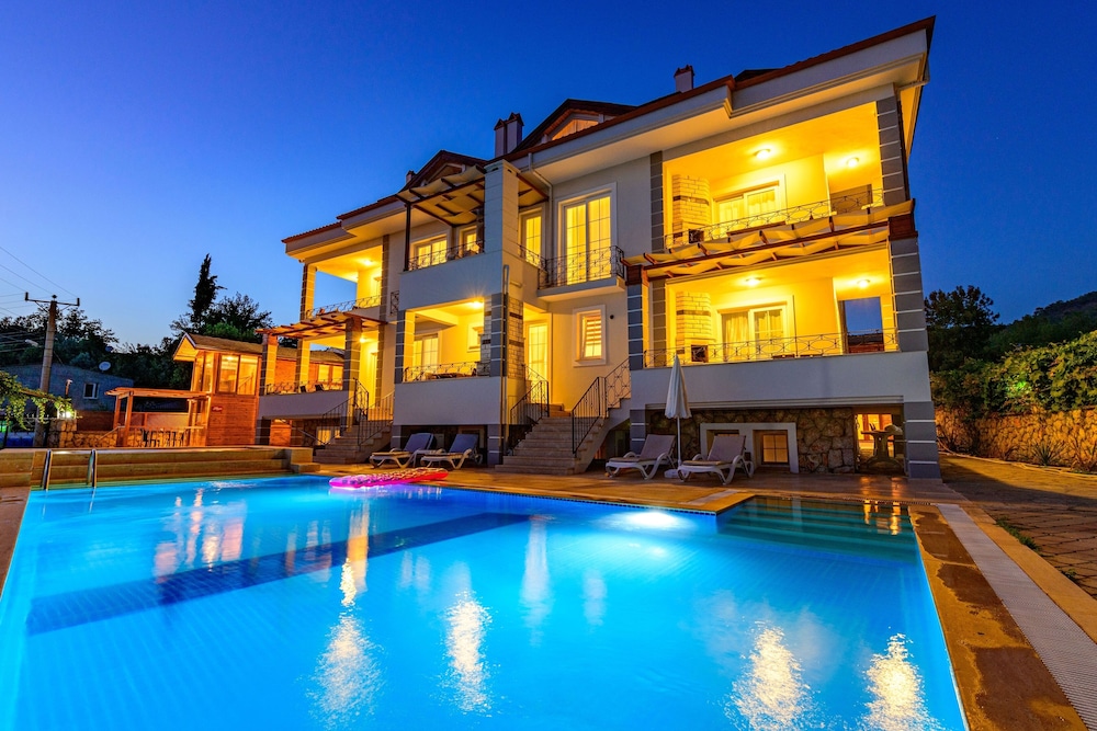 Anatolian Apartments 4/50