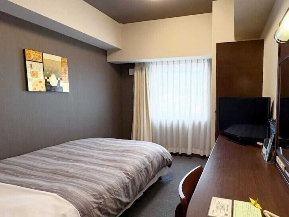 ROOM, SINGLE