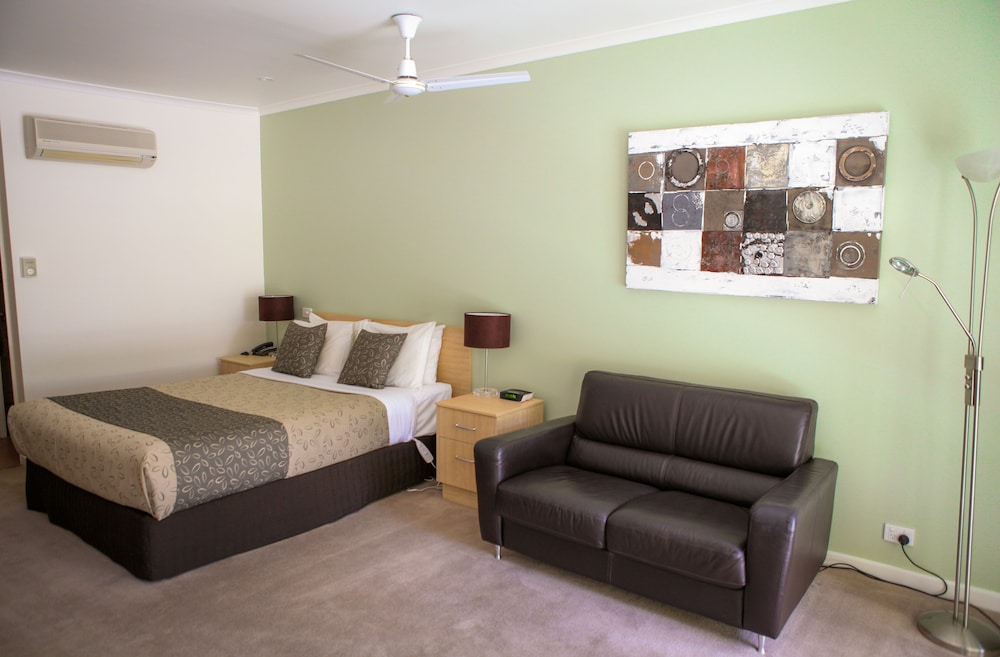 Golden Heritage Motor Inn 44/65