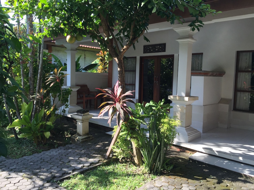 BUMI AYU BUNGALOWS 60/66