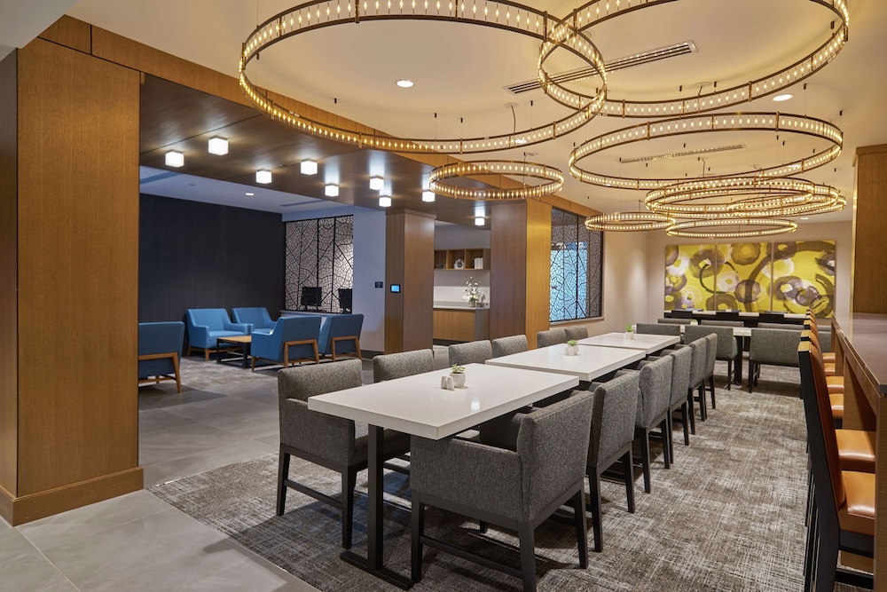 Hilton Des Moines Downtown 55/70