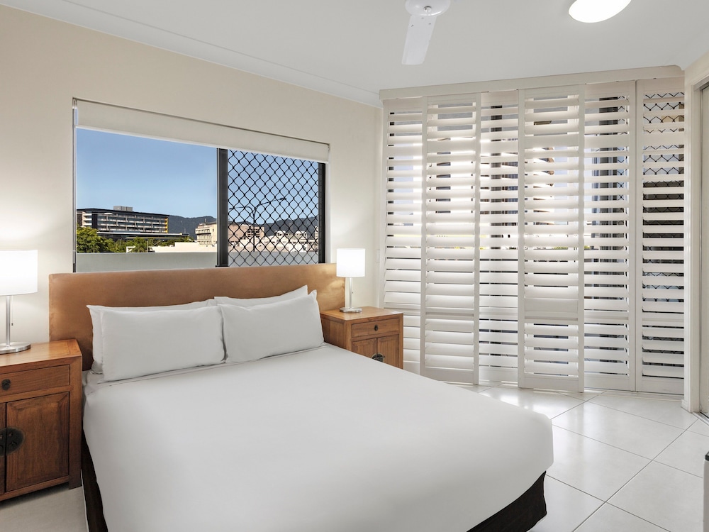 2 BEDROOMS, APARTMENT, MOUNTAIN VIEW, CITY VIEW