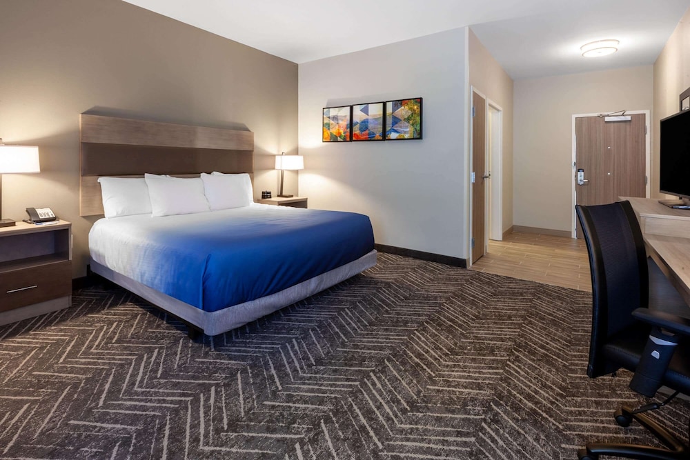 La Quinta Inn & Suites by Wyndham Middletown-Goshen 16/36