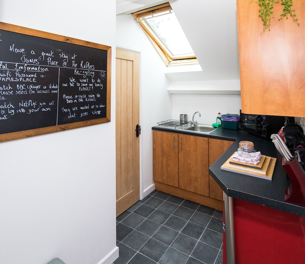 James' Place At Brynawel 5/48