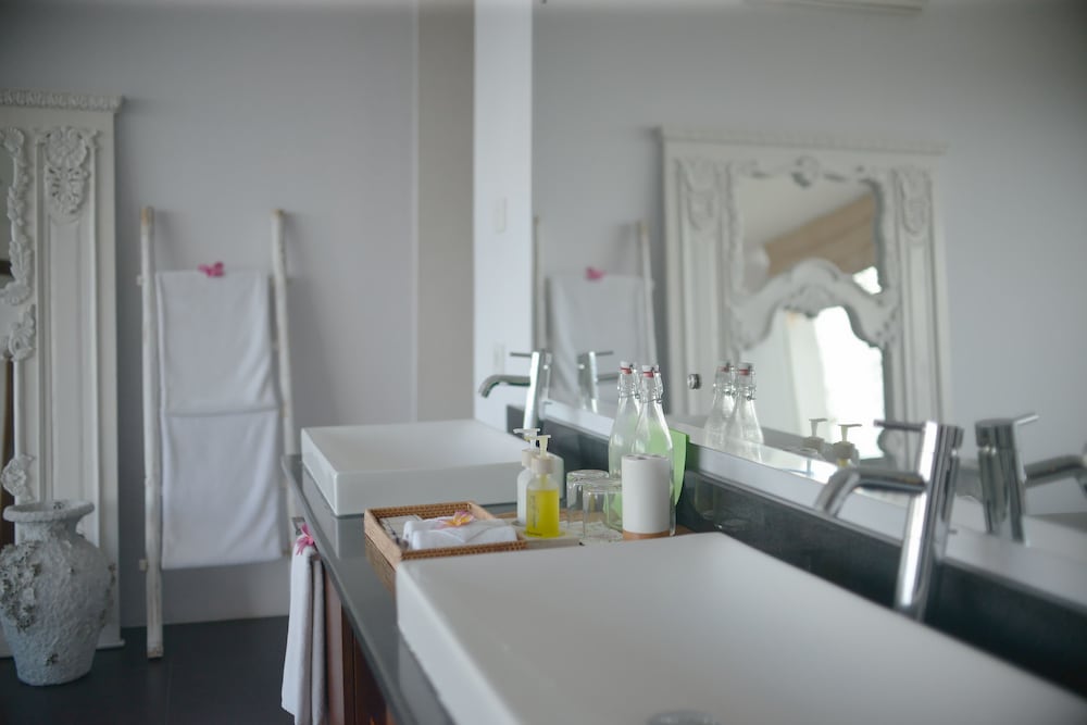 Malimbu Cliff Villa 22/56