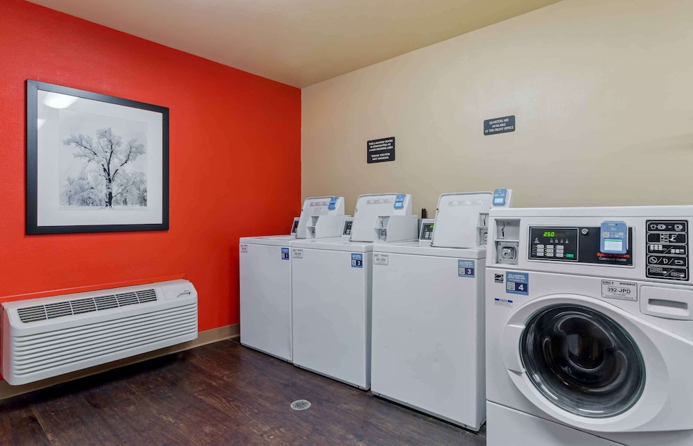 Extended Stay America Suites Phoenix Airport 32/37