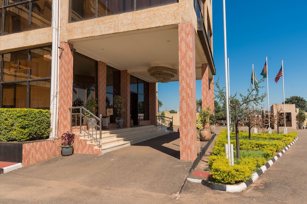 Simama Hotel 45/50