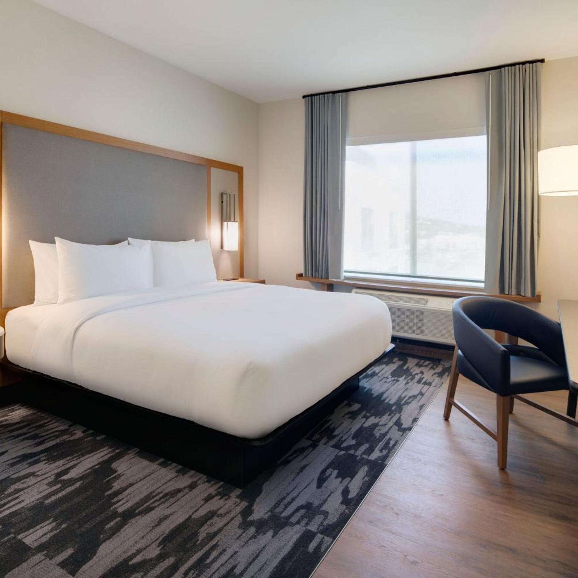 Room, King Bed, City View