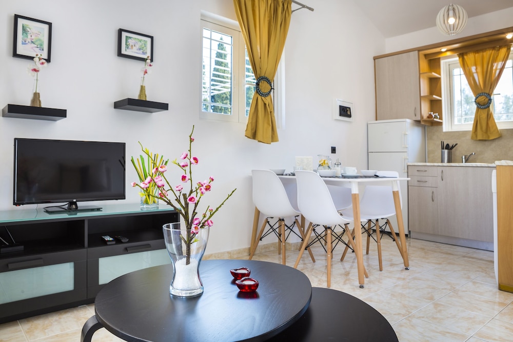 Cypress Garden Villas 25/50