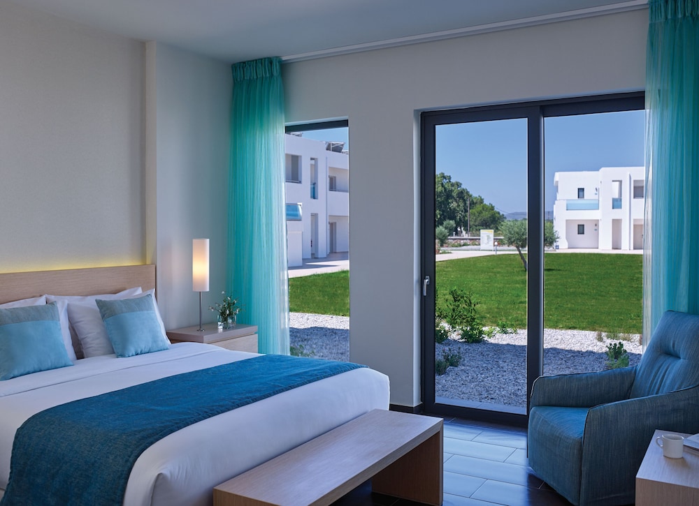 1 BEDROOM, SUITE, GARDEN VIEW