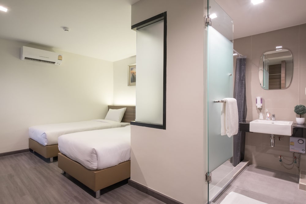 Sovereign Group Hotel Pratunam Bangkok 61/61