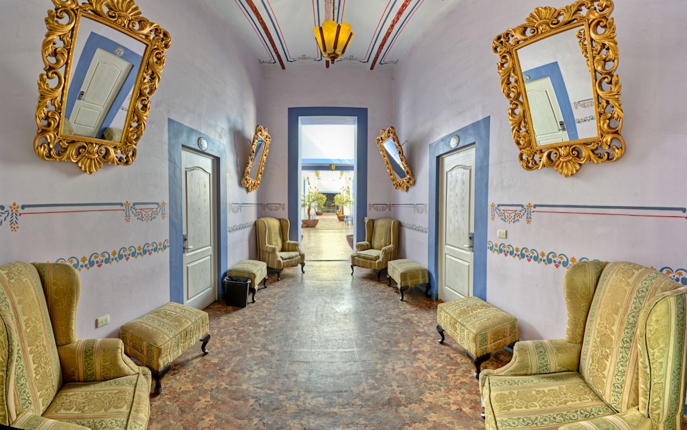 Hotel La Alhondiga 43/58