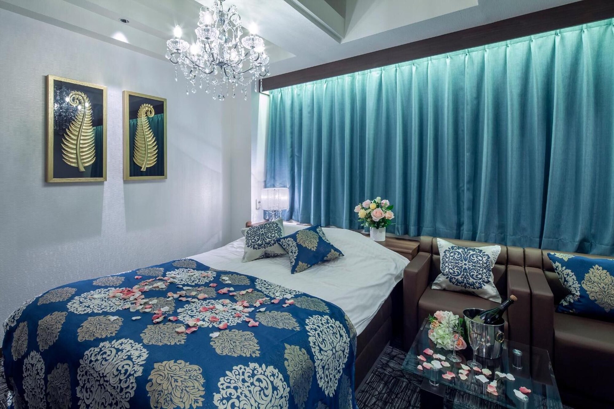ROOM, DOUBLE BED
