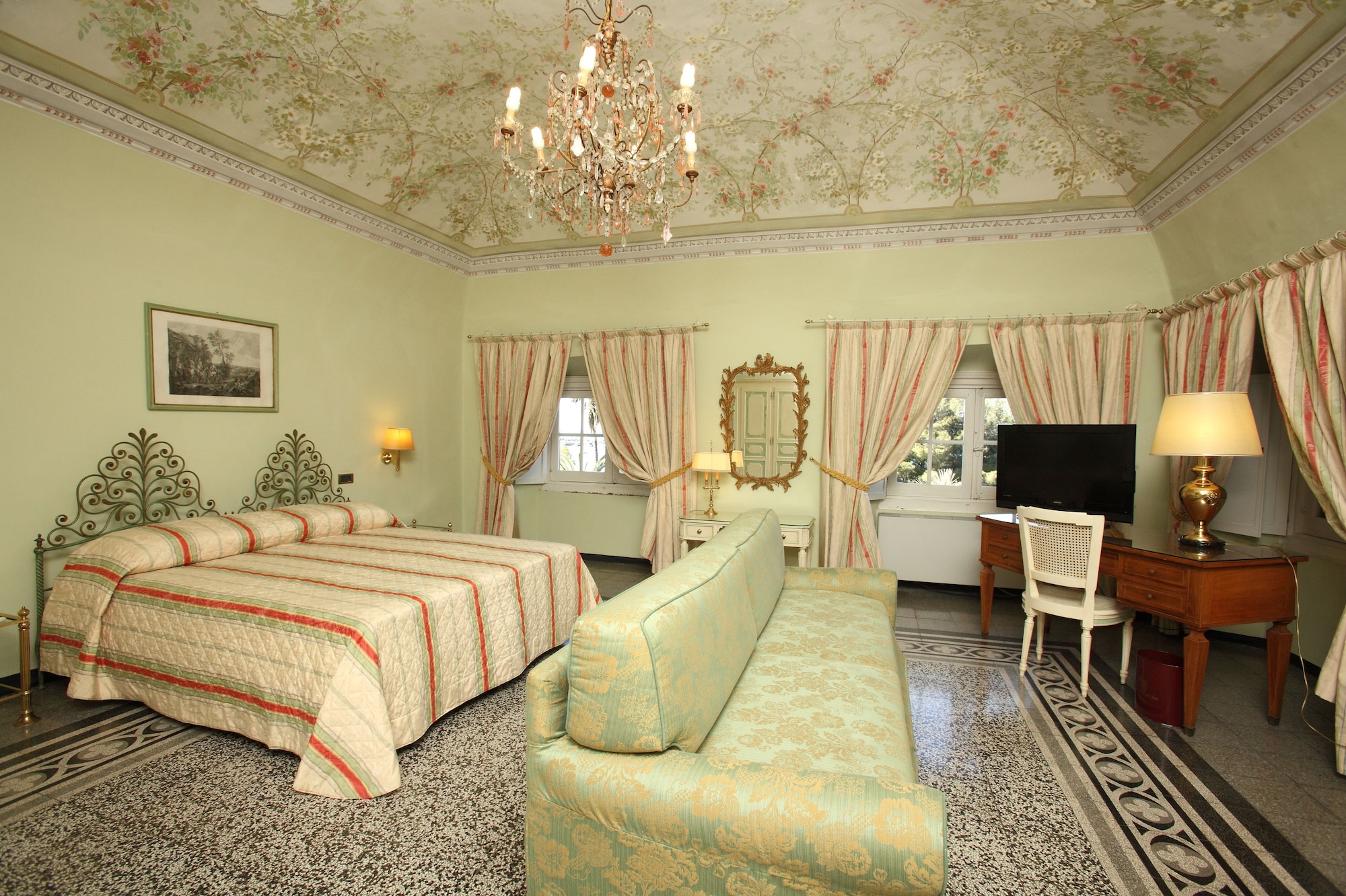 Junior Suite, Queen Bed