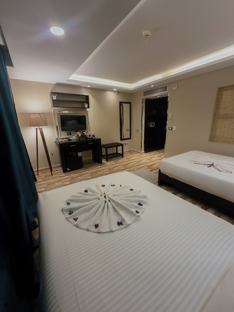 Turquoise Pyramids & Grand Egyptian museum view Hotel 25/50