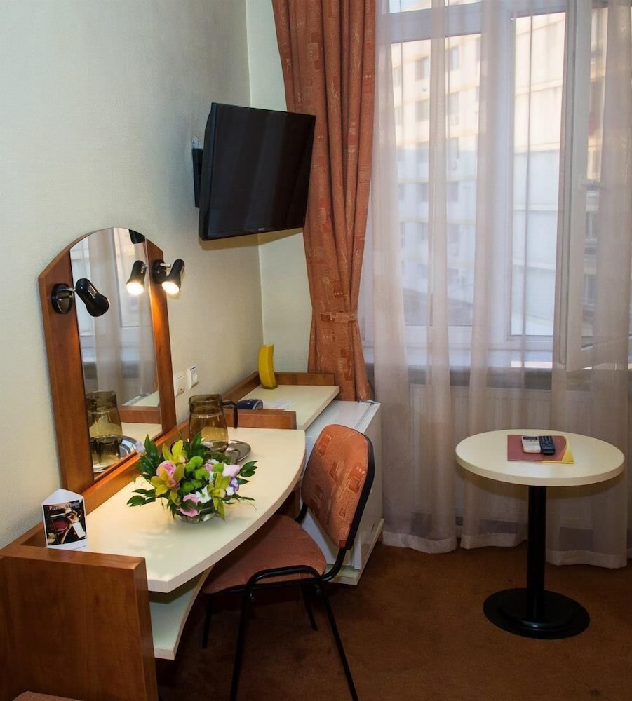 Astoria Hotel 40/50
