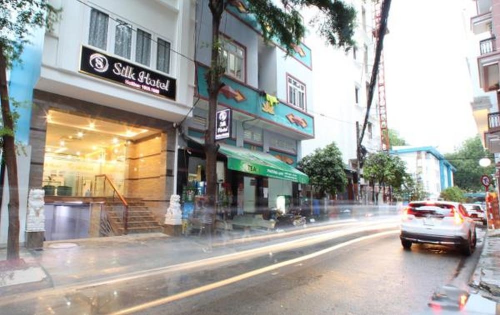 RedDoorz Plus near Tan Son Nhat airport 2 47/50