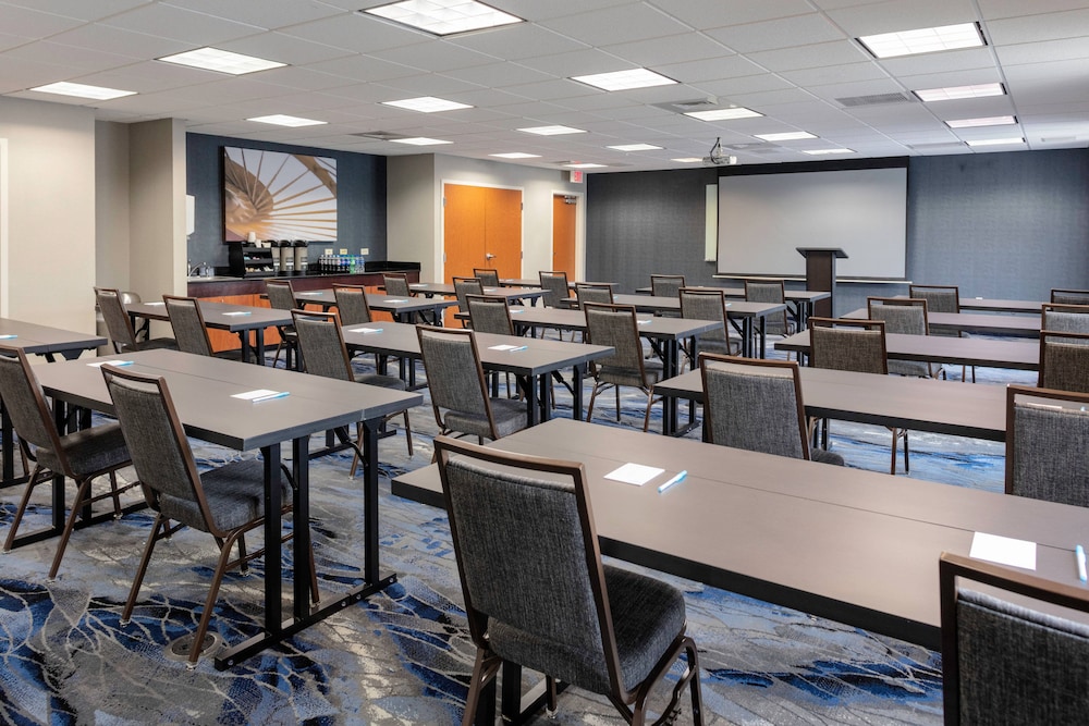 Fairfield Inn Suites Charlotte Matthews 38/39