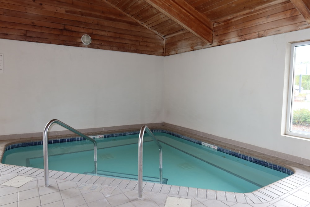 Americas Best Value Inn Annandale 29/57