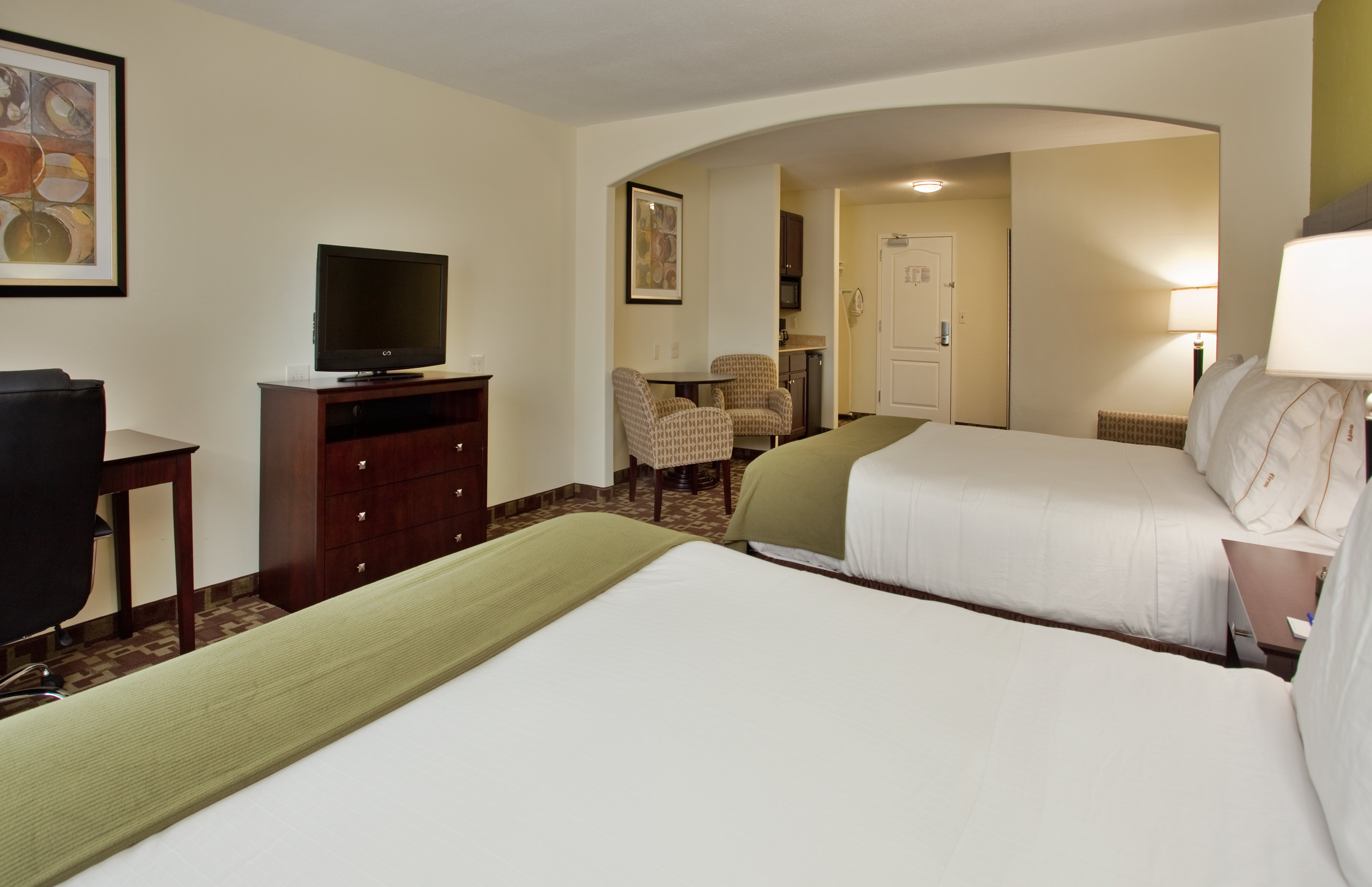 Holiday Inn Express Hotel Amp Stes Kansas City Sports Complex 23/55