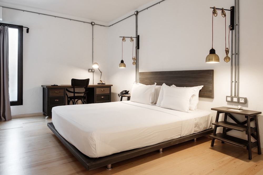 Garden Suite, Queen Bed, Sofa